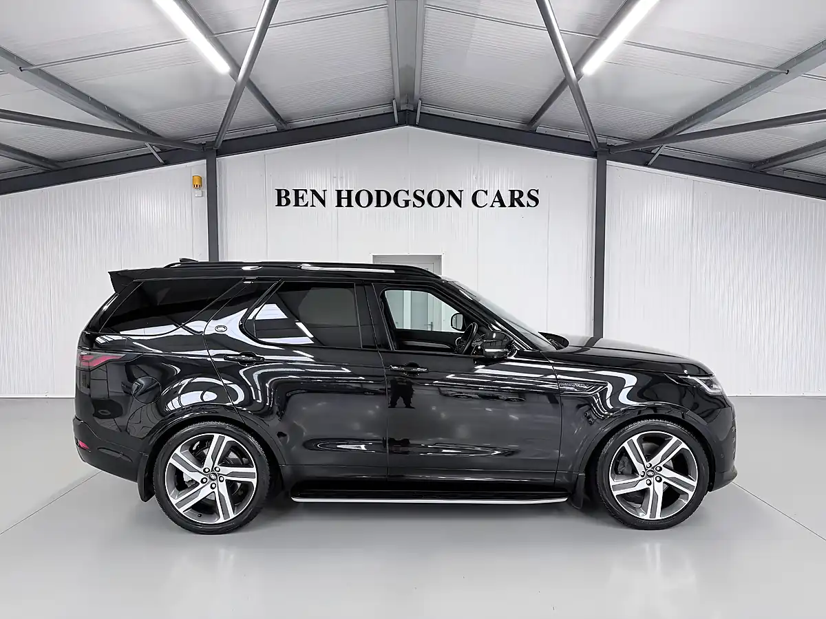 Used Land Rover Discovery R-Dynamic Hse Santorini Black Metallic - Interior and Exterior details 5