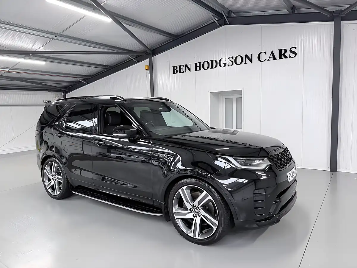Used Land Rover Discovery R-Dynamic Hse Santorini Black Metallic - Interior and Exterior details 6