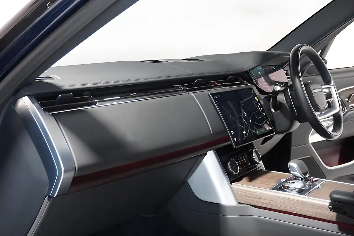 Used Land Rover Range Rover Hse Portofino Blue - Interior and Exterior details 16
