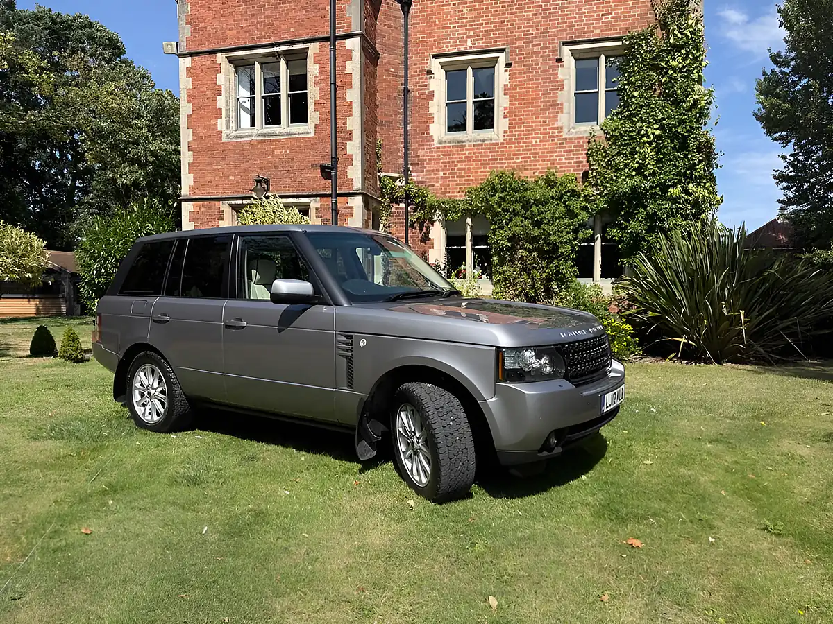 Used Land Rover Range Rover Vogue Orkney Grey Metallic - Interior and Exterior details 13