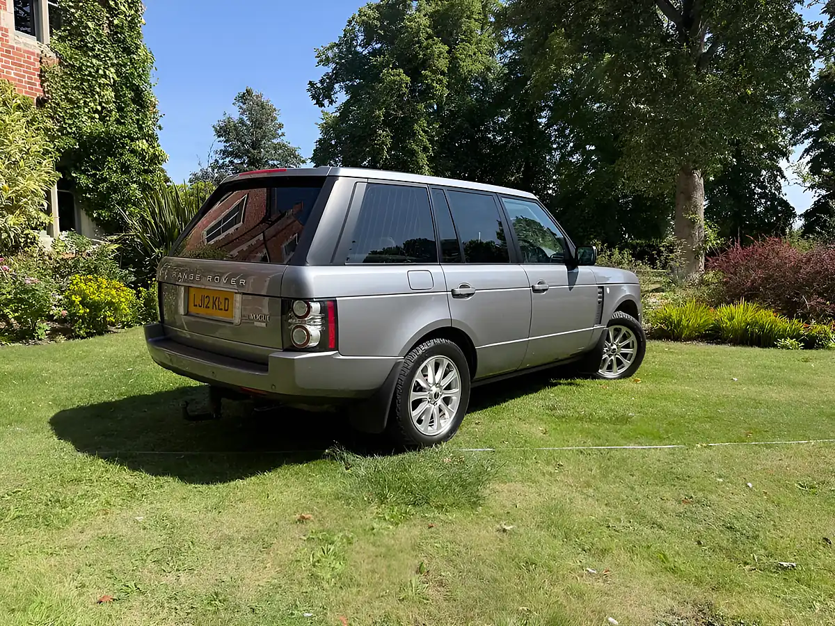 Used Land Rover Range Rover Vogue Orkney Grey Metallic - Interior and Exterior details 14