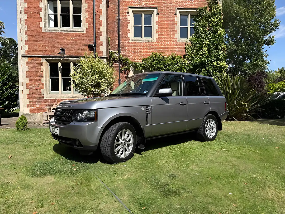 Used Land Rover Range Rover Vogue Orkney Grey Metallic - Interior and Exterior details 15