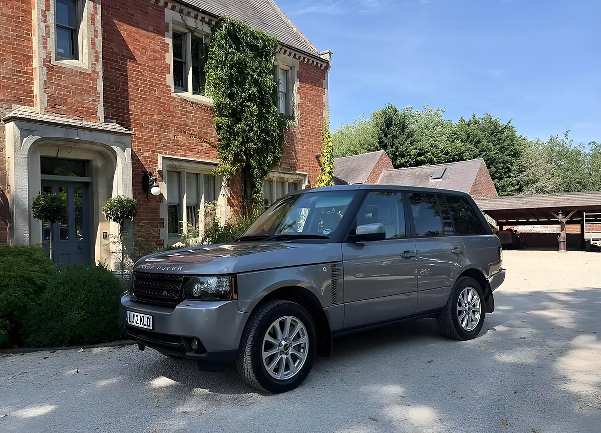 Used Land Rover Range Rover Vogue Orkney Grey Metallic - Interior and Exterior details 16