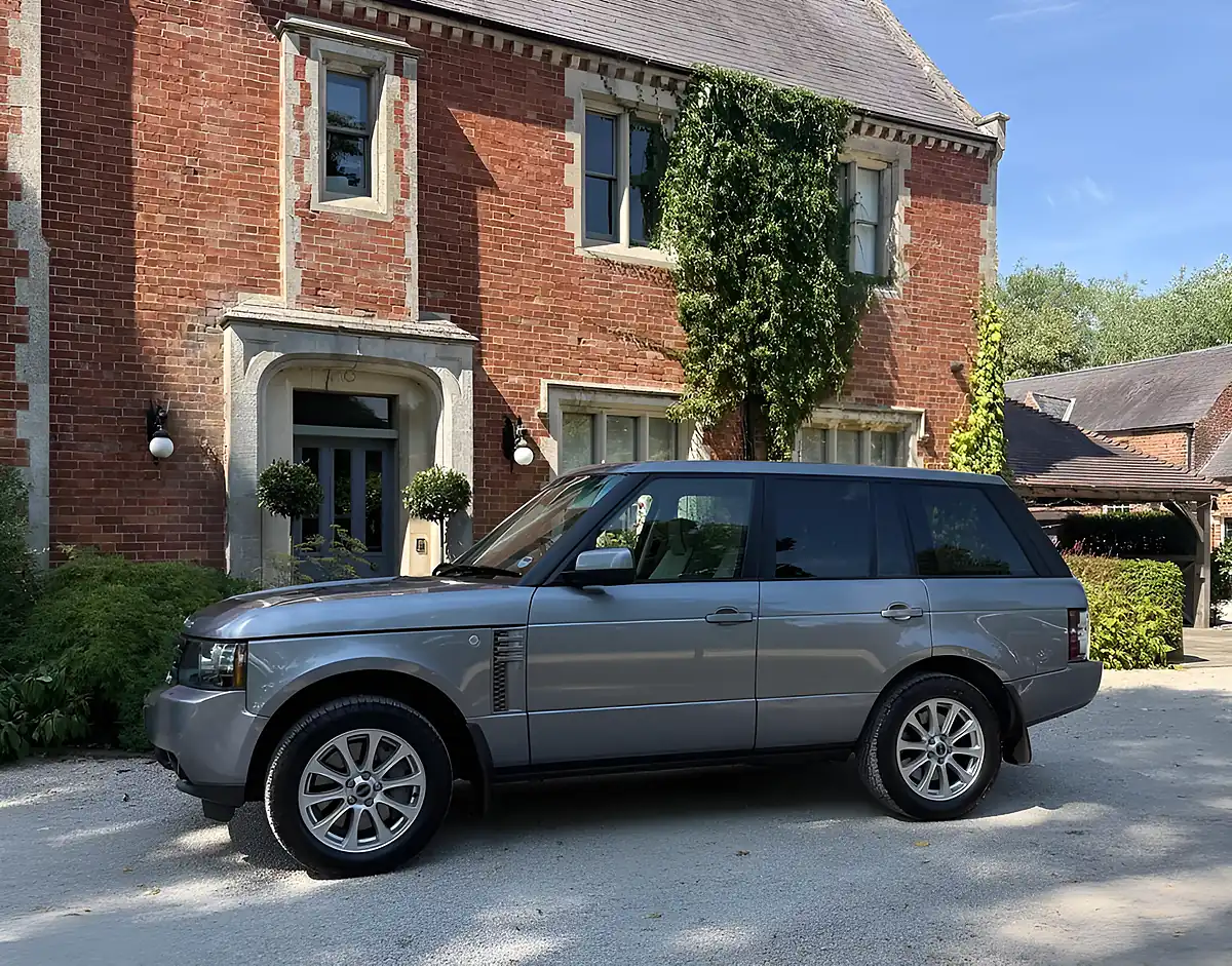 Used Land Rover Range Rover Vogue Orkney Grey Metallic - Interior and Exterior details 2