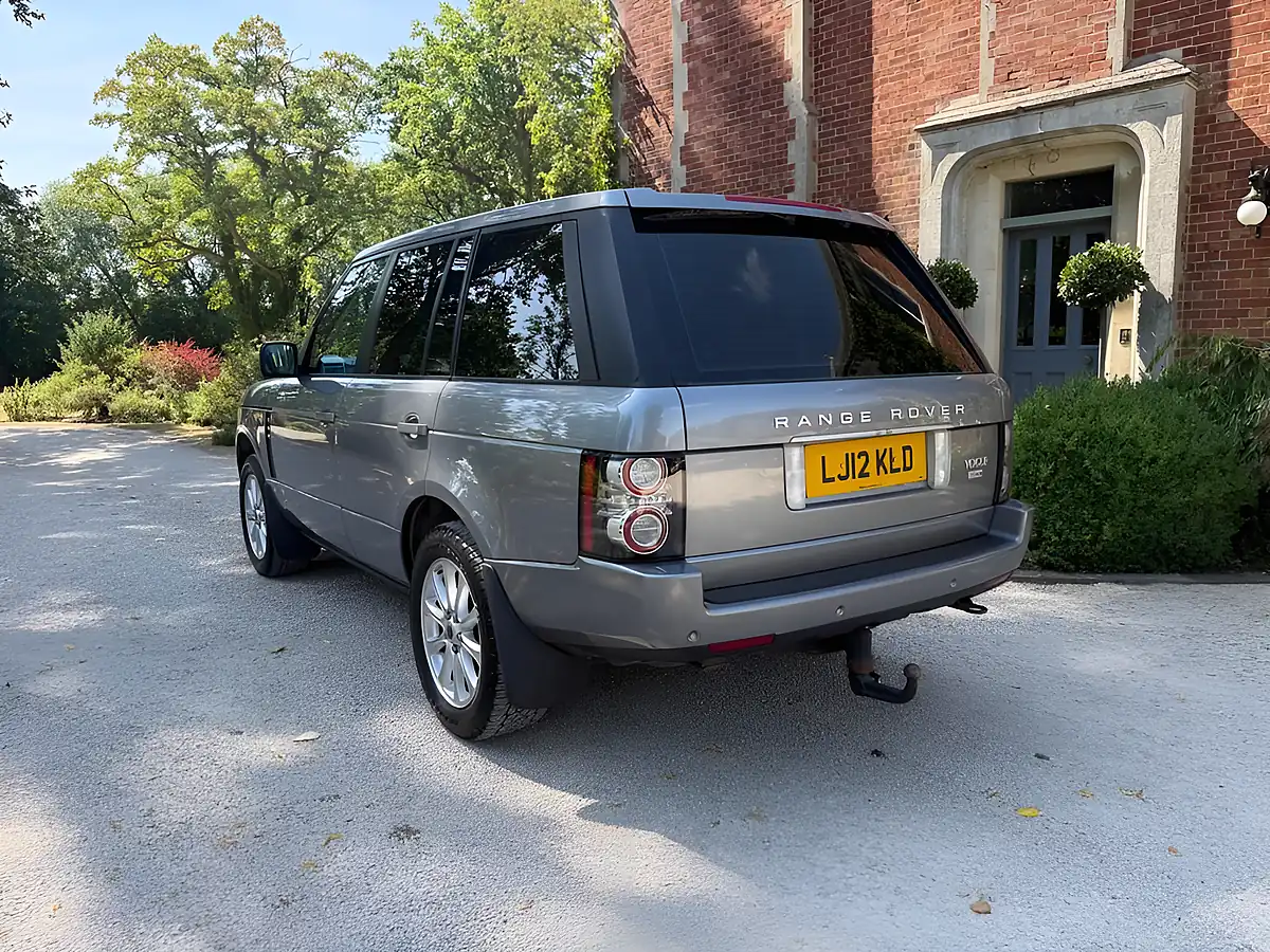 Used Land Rover Range Rover Vogue Orkney Grey Metallic - Interior and Exterior details 3