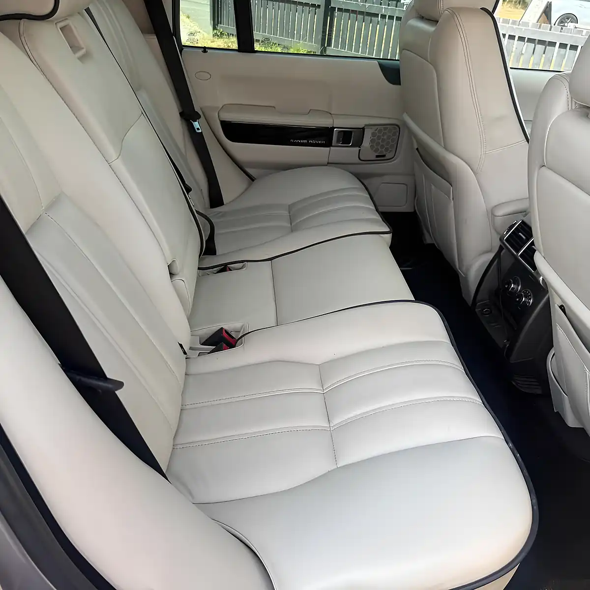 Used Land Rover Range Rover Vogue Orkney Grey Metallic - Interior and Exterior details 4