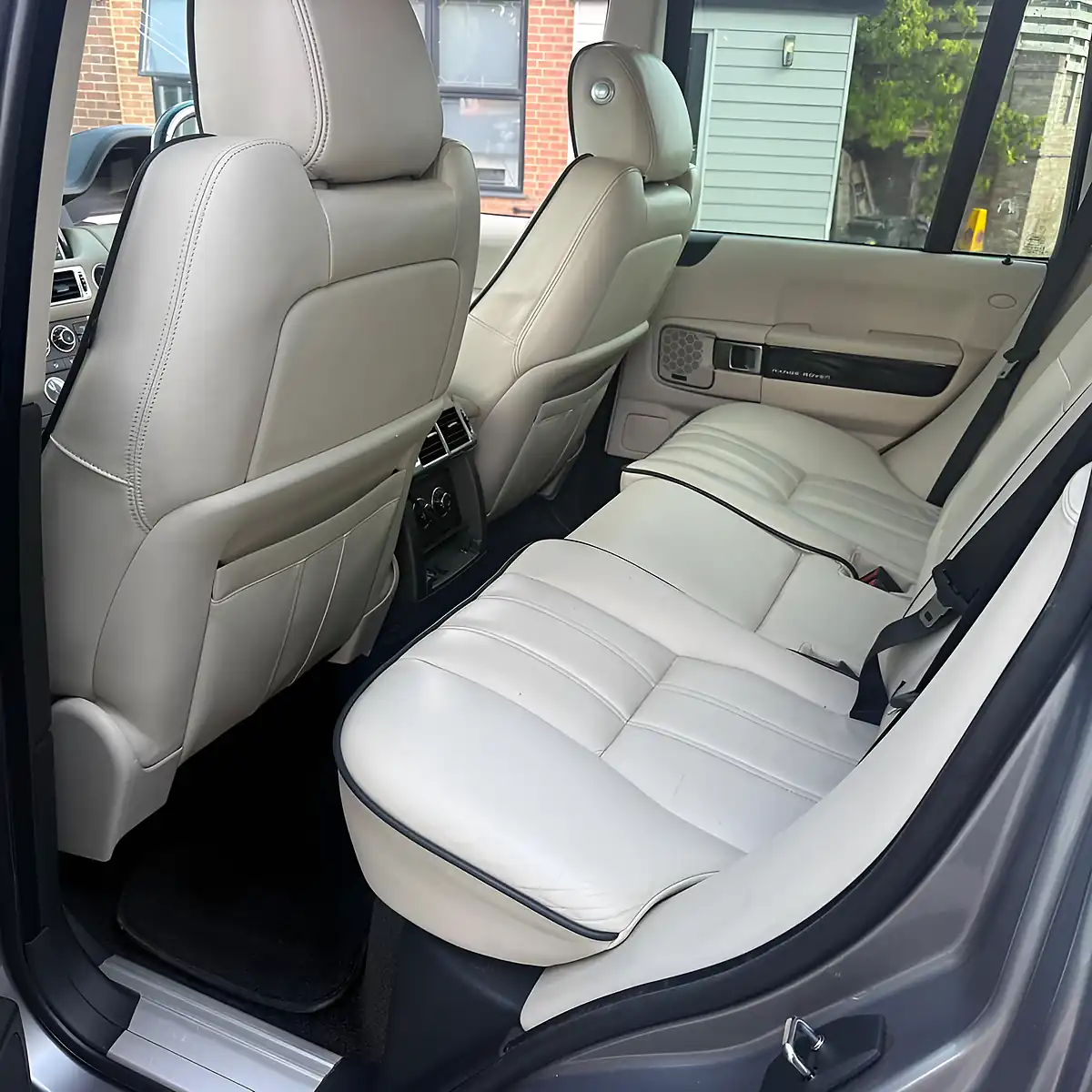 Used Land Rover Range Rover Vogue Orkney Grey Metallic - Interior and Exterior details 5