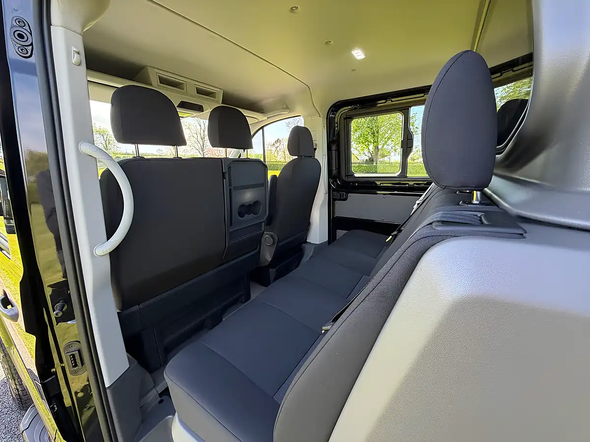 Used Man Tge Lion Xp Black - Interior and Exterior details 11