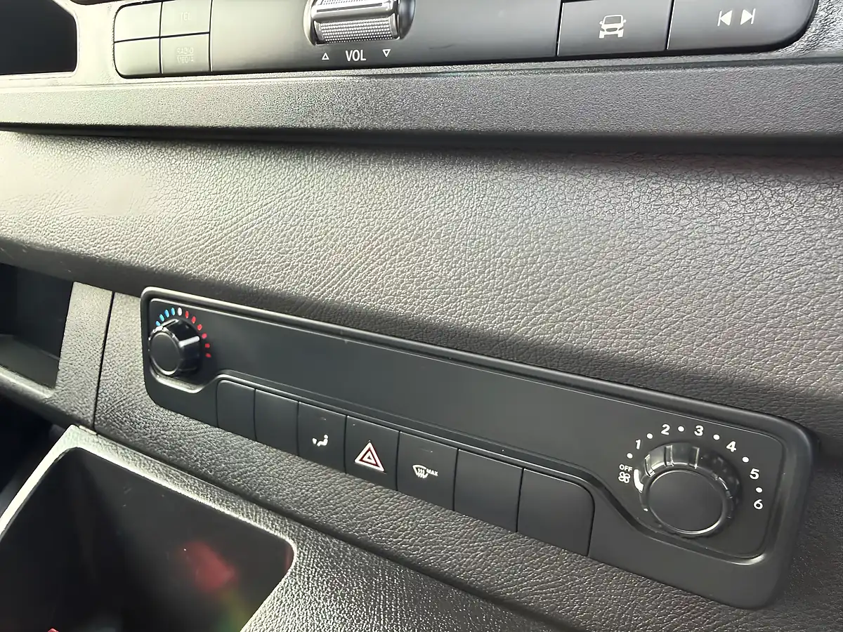Used Mercedes-Benz Sprinter Progressive Chassis Cab White - Interior and Exterior details 16