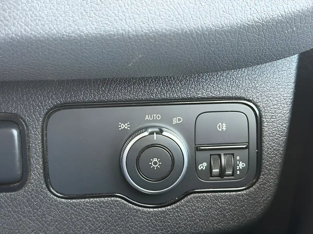 Used Mercedes-Benz Sprinter Progressive Chassis Cab White - Interior and Exterior details 17