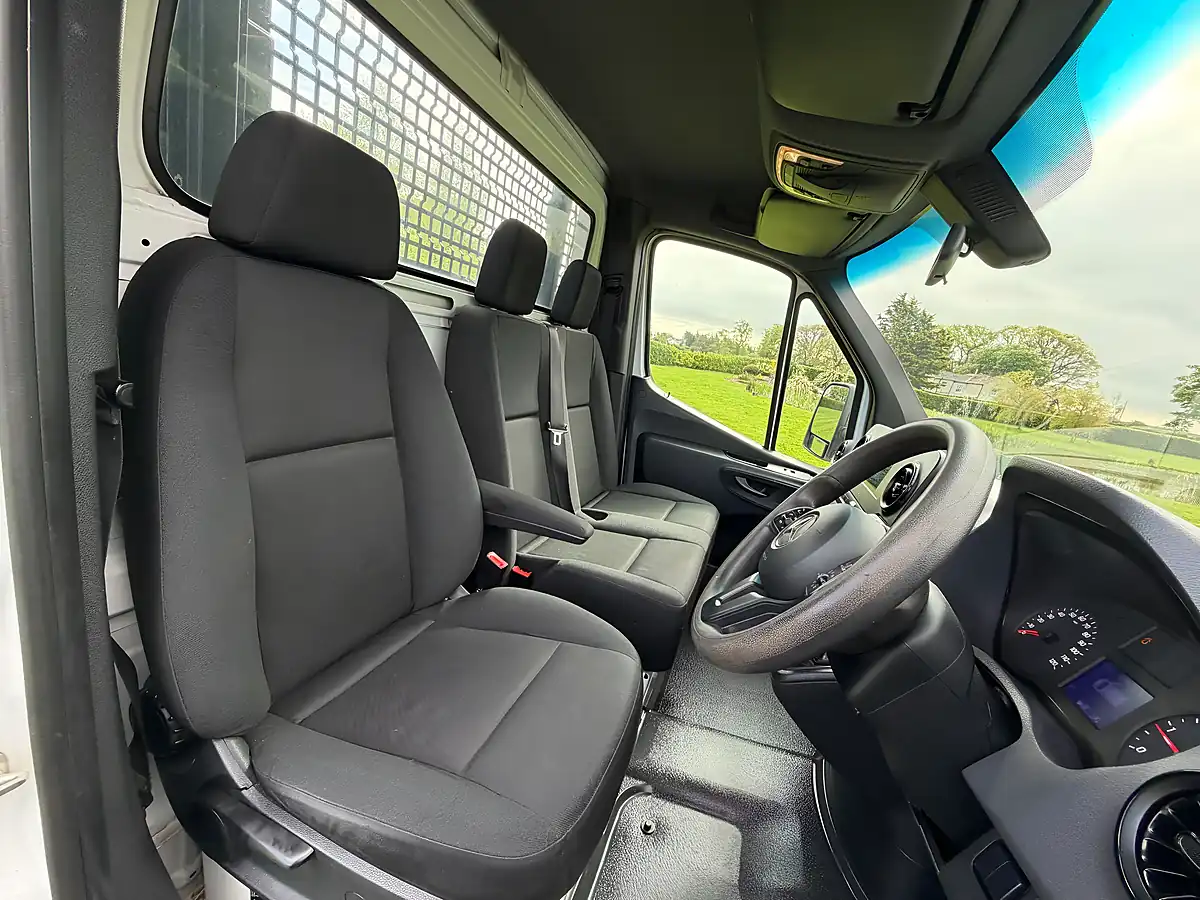 Used Mercedes-Benz Sprinter Progressive Chassis Cab White - Interior and Exterior details 6