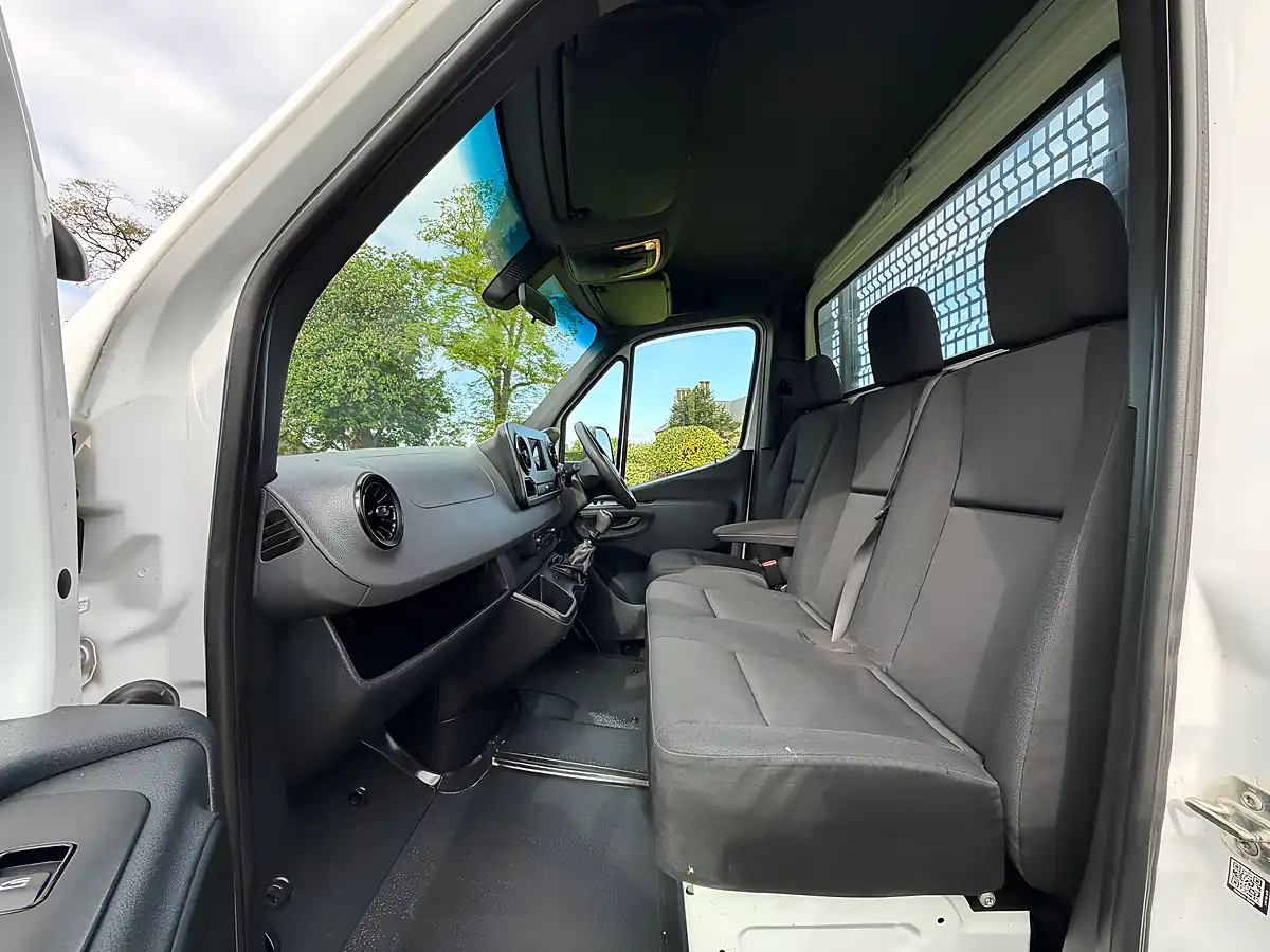 Used Mercedes-Benz Sprinter Progressive Chassis Cab White - Interior and Exterior details 8