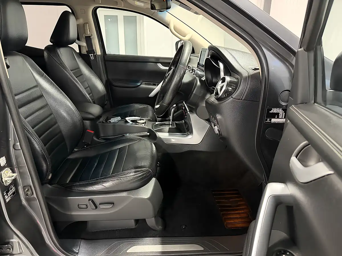 Used Mercedes-Benz X-Class Power Double Cab Grey Metallic - Interior and Exterior details 10