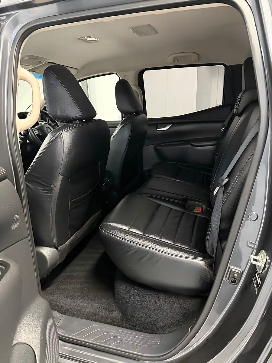 Used Mercedes-Benz X-Class Power Double Cab Grey Metallic - Interior and Exterior details 15