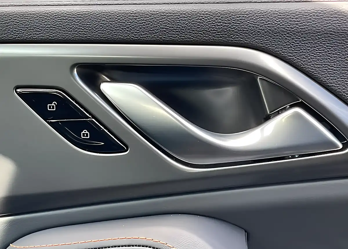 Used MG Hs Trophy Black - Interior and Exterior details 18