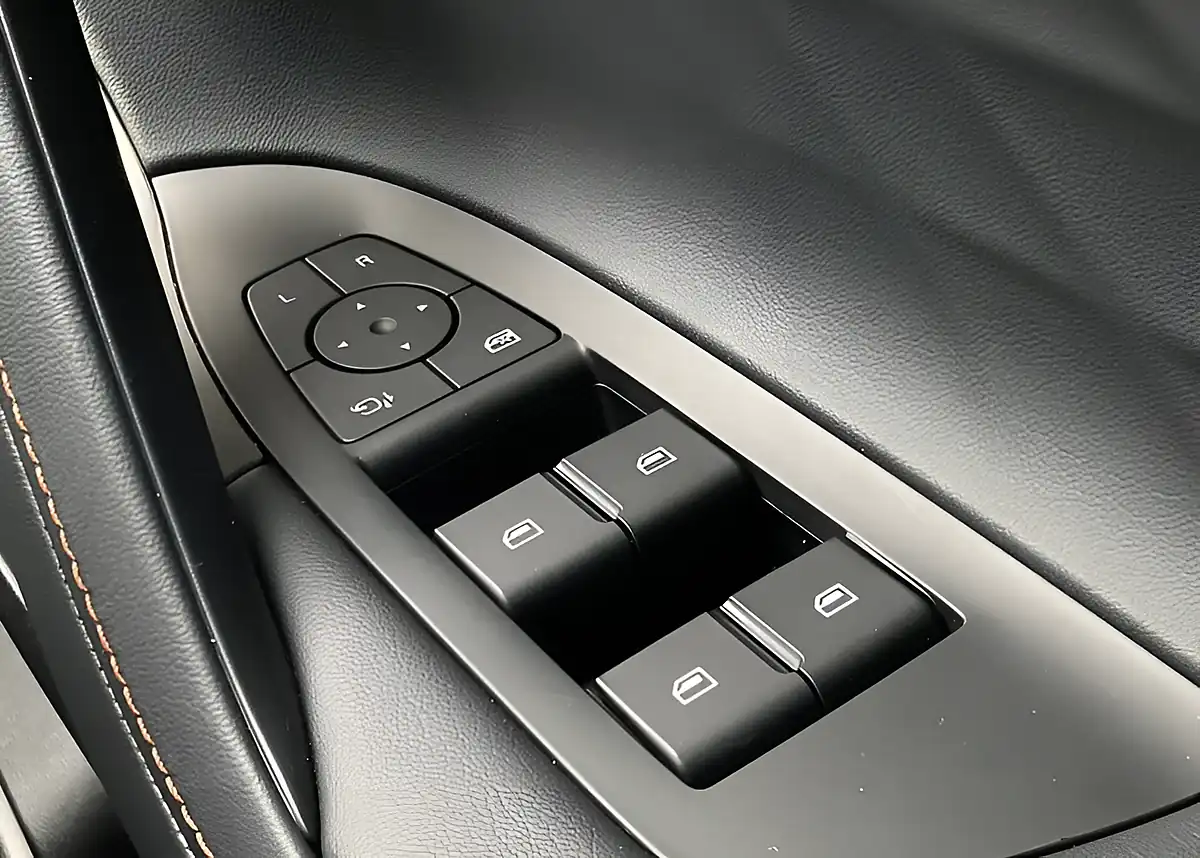 Used MG Hs Trophy Black - Interior and Exterior details 19