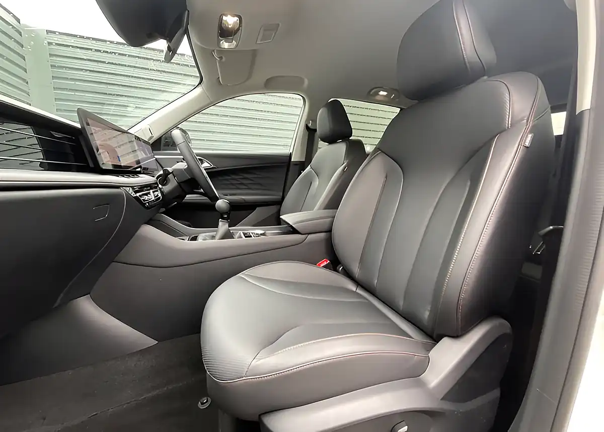 Used MG Hs Trophy White - Interior and Exterior details 14