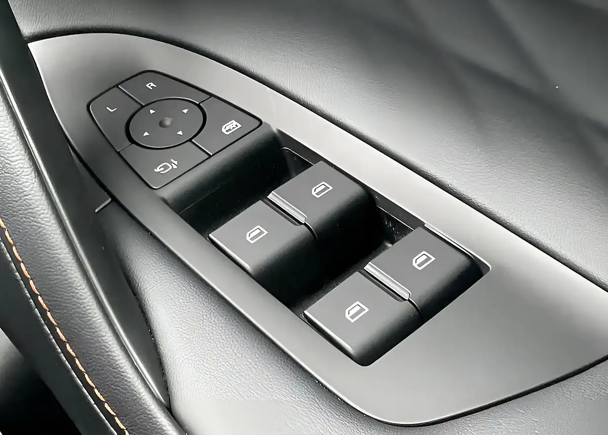 Used MG Hs Trophy White - Interior and Exterior details 16