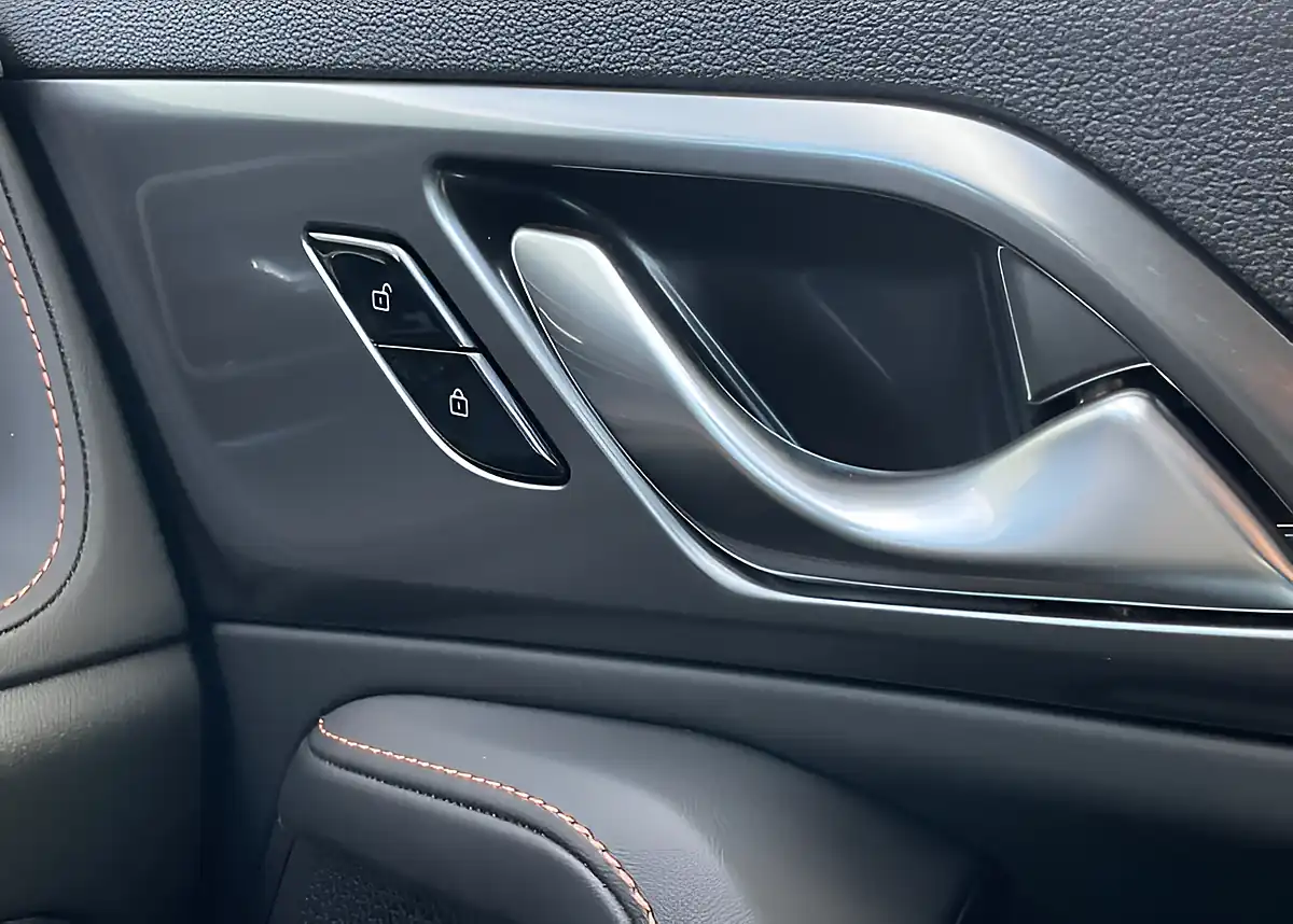 Used MG Hs Trophy White - Interior and Exterior details 18