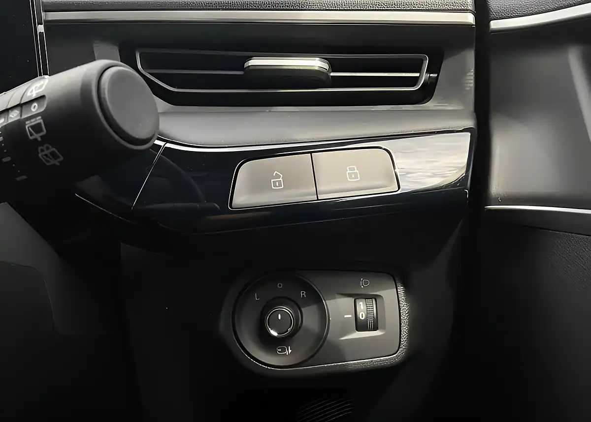 Used MG MG3 Trophy Blue - Interior and Exterior details 19