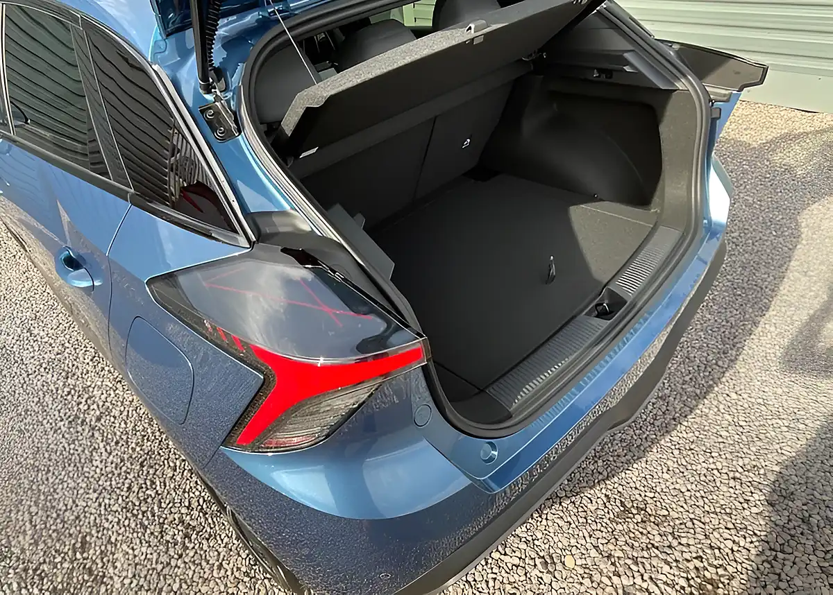 Used MG MG4 EV Xpower AWD Blue - Interior and Exterior details 10