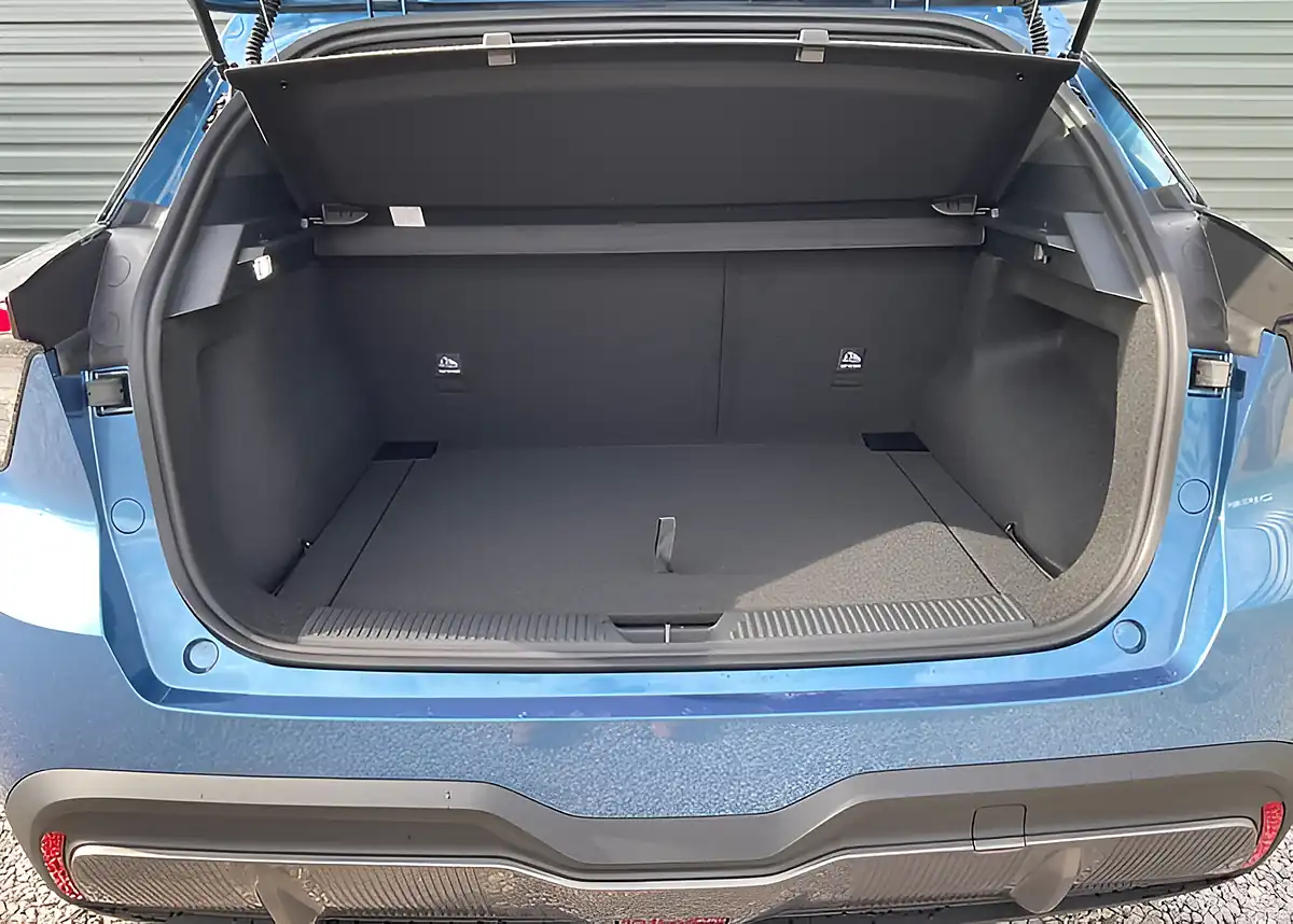 Used MG MG4 EV Xpower AWD Blue - Interior and Exterior details 11
