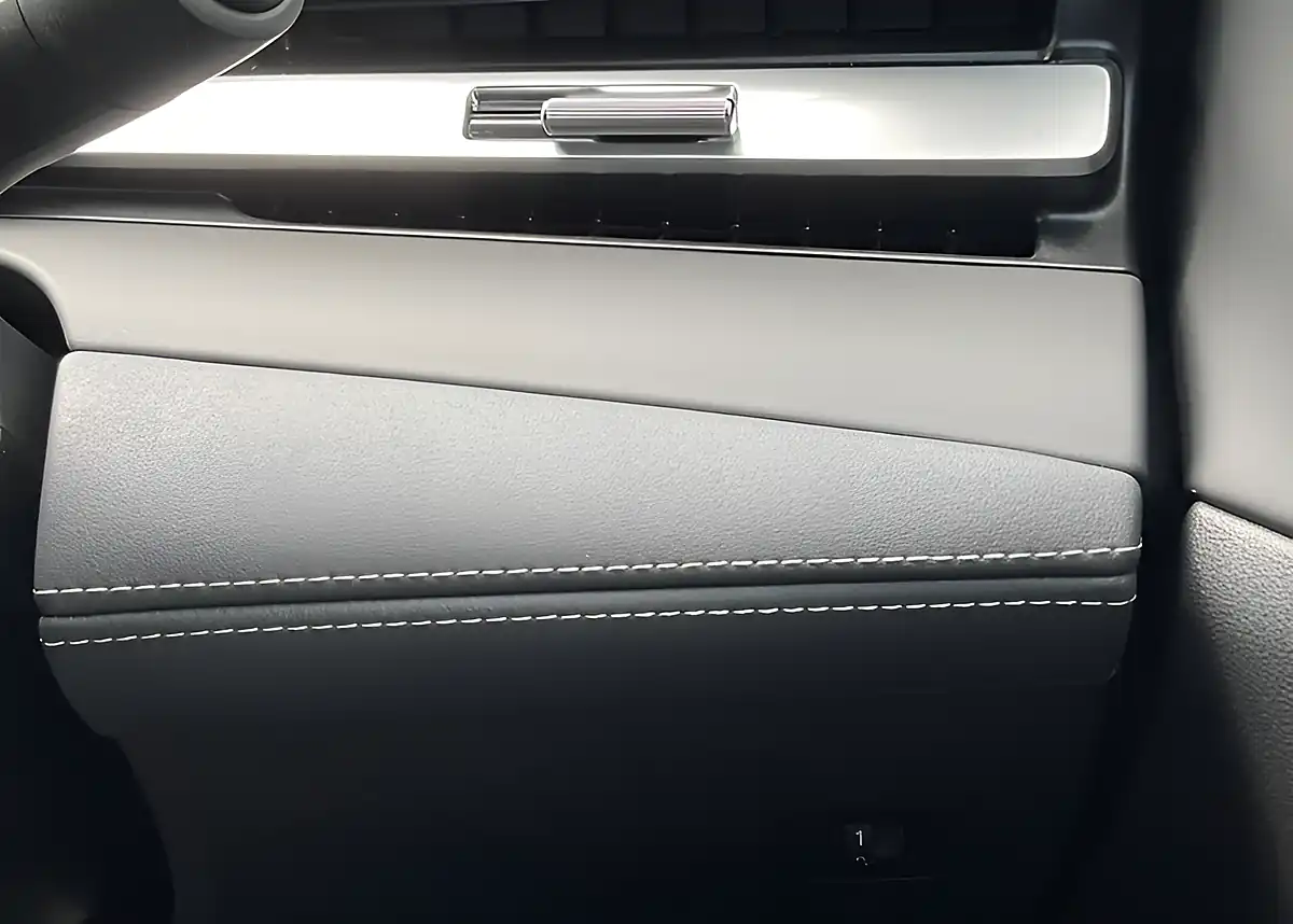 Used MG MG4 Urban Premium Long Range Grey - Interior and Exterior details 19