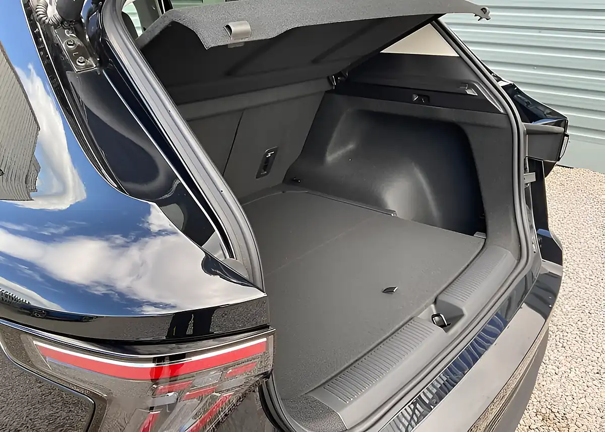 Used MG MGS5 EV Trophy Black - Interior and Exterior details 10