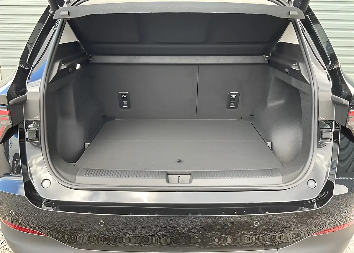 Used MG MGS5 EV Trophy Black - Interior and Exterior details 11