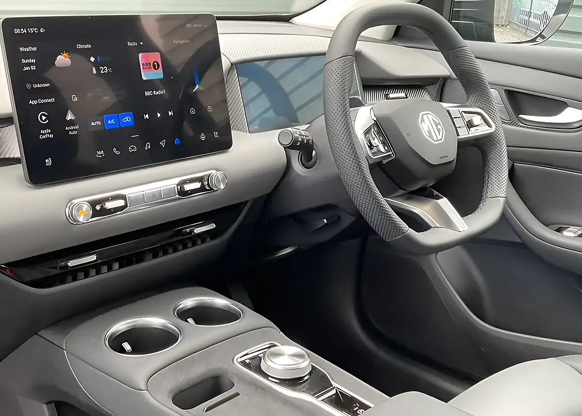 Used MG MGS5 EV Trophy Black - Interior and Exterior details 14