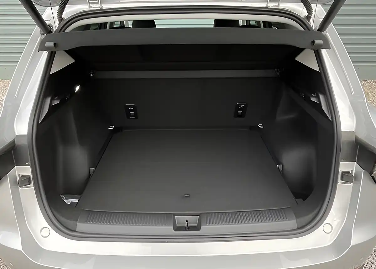 Used MG MGS5 EV Trophy Silver - Interior and Exterior details 11