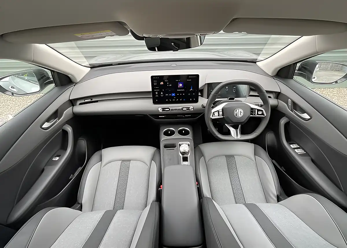 Used MG MGS5 EV Trophy Silver - Interior and Exterior details 12