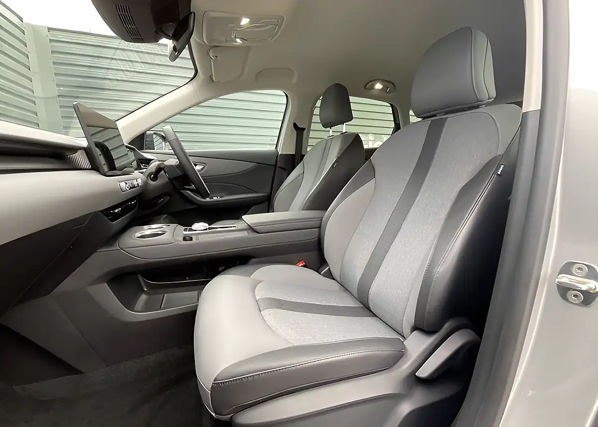 Used MG MGS5 EV Trophy Silver - Interior and Exterior details 15