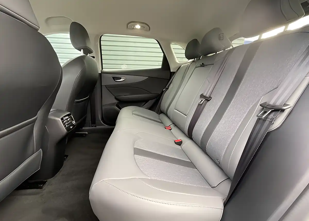 Used MG MGS5 EV Trophy Silver - Interior and Exterior details 16