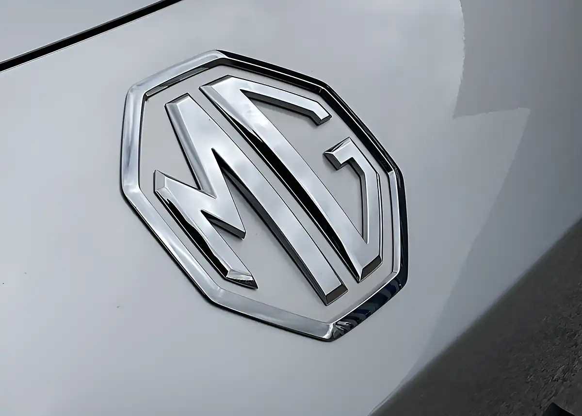 Used MG MGS5 EV Trophy Silver - Interior and Exterior details 4