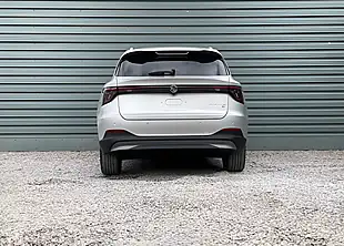 Used MG MGS5 EV Trophy Silver - Interior and Exterior details 9
