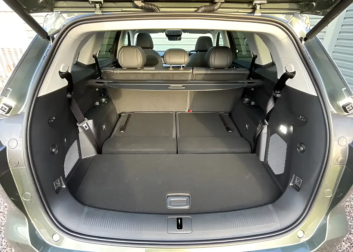 Used MG MGS9 Premium Green - Interior and Exterior details 16