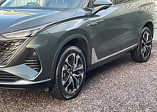 Used MG MGS9 Premium Green - Interior and Exterior details 5