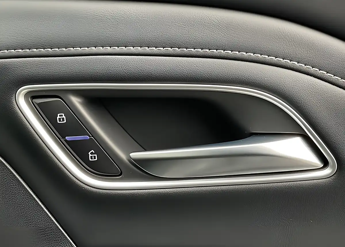 Used MG Zs Trophy Silver - Interior and Exterior details 17