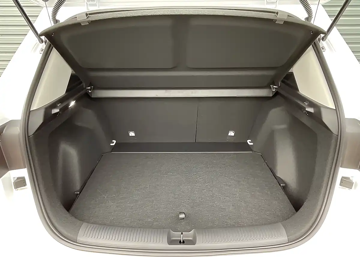 Used MG Zs Trophy White - Interior and Exterior details 11