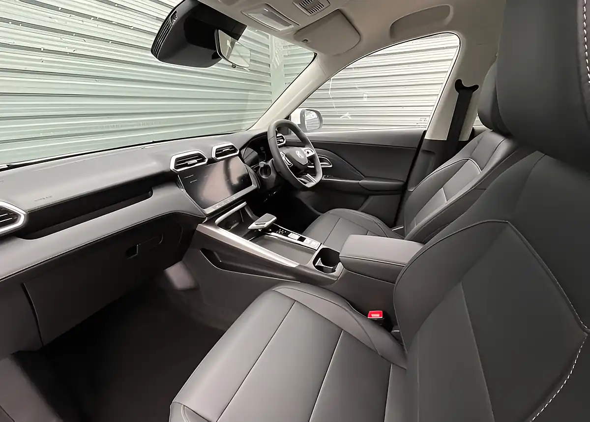 Used MG Zs Trophy White - Interior and Exterior details 15