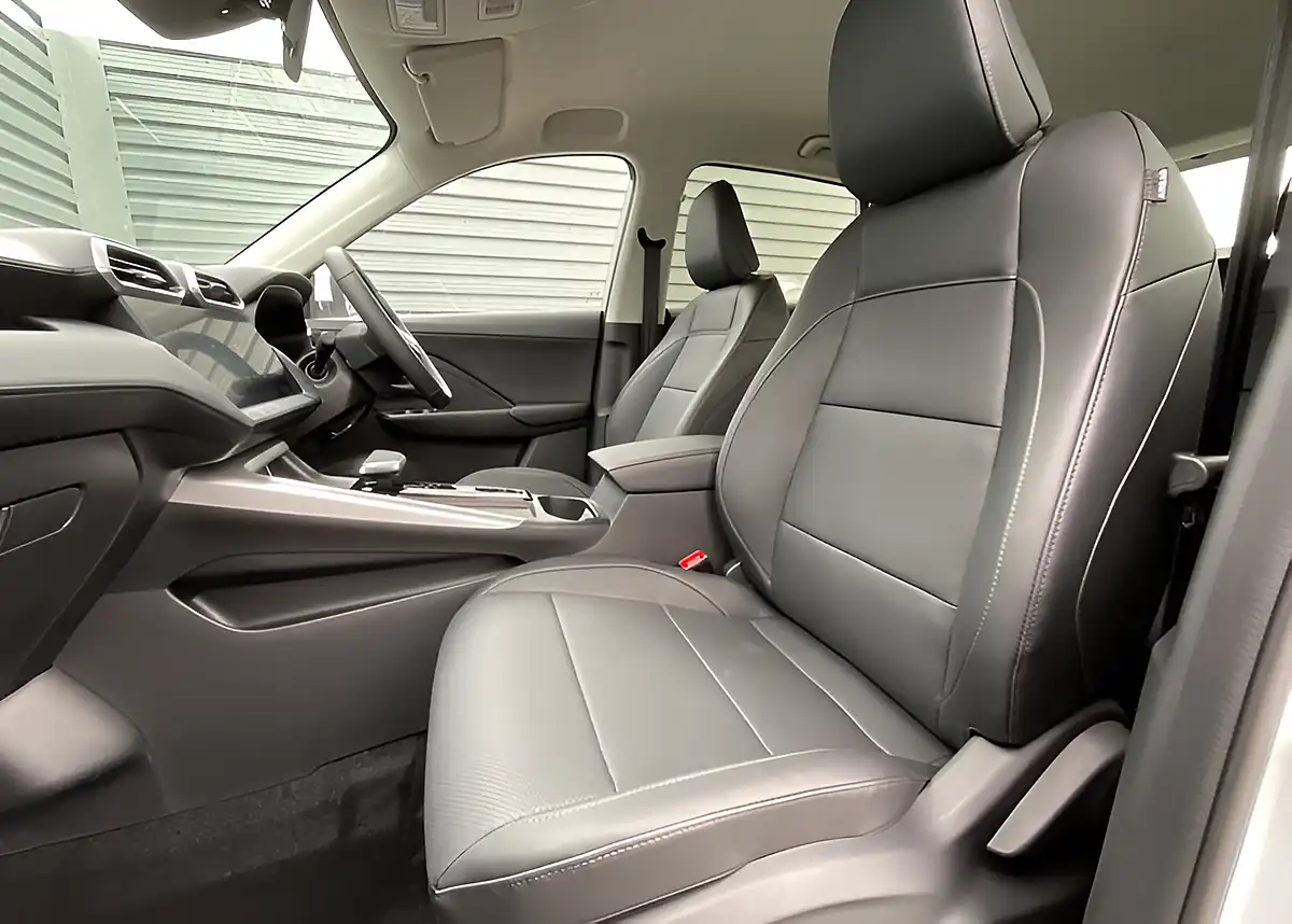 Used MG Zs Trophy White - Interior and Exterior details 16