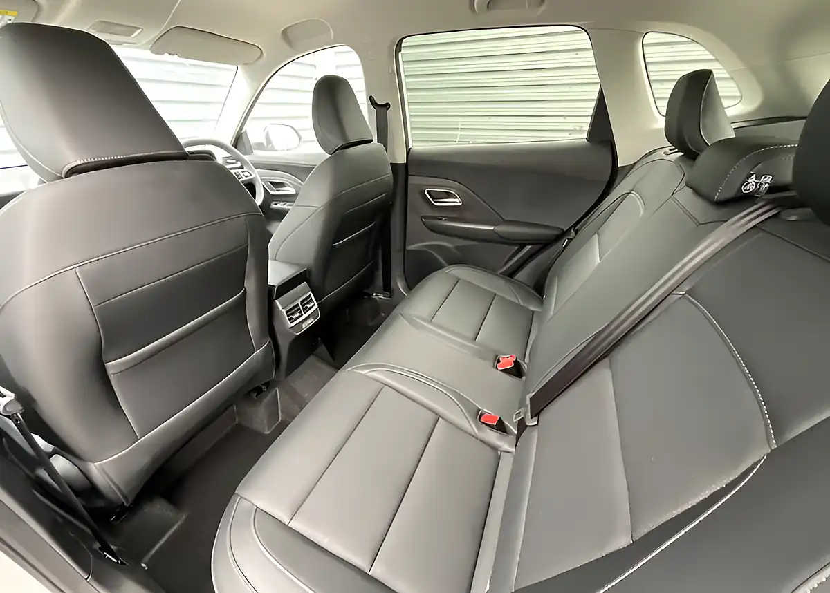 Used MG Zs Trophy White - Interior and Exterior details 17