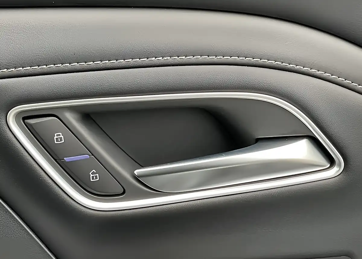 Used MG Zs Trophy White - Interior and Exterior details 18