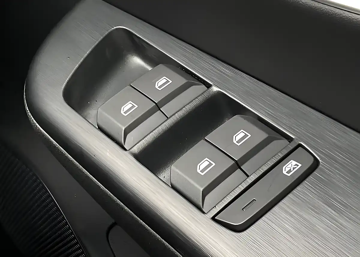 Used MG Zs Trophy White - Interior and Exterior details 19