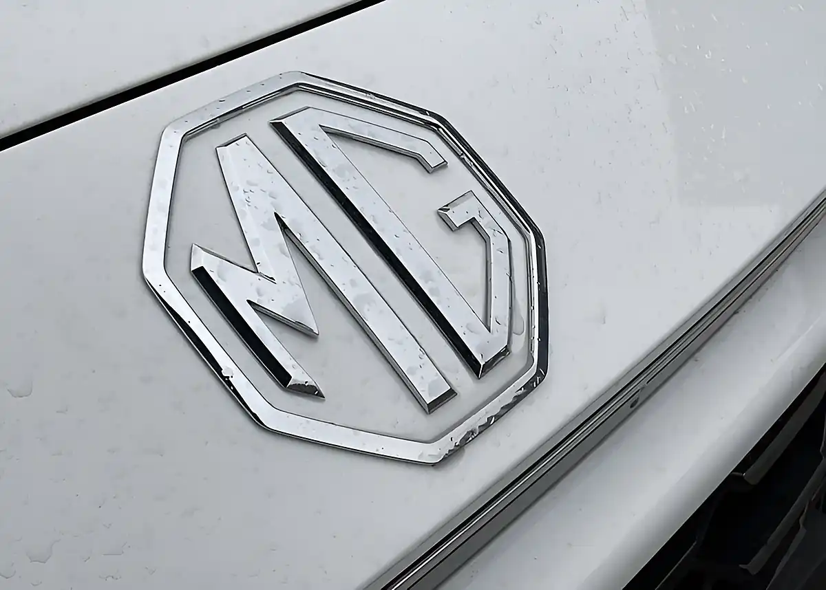 Used MG Zs Trophy White - Interior and Exterior details 4