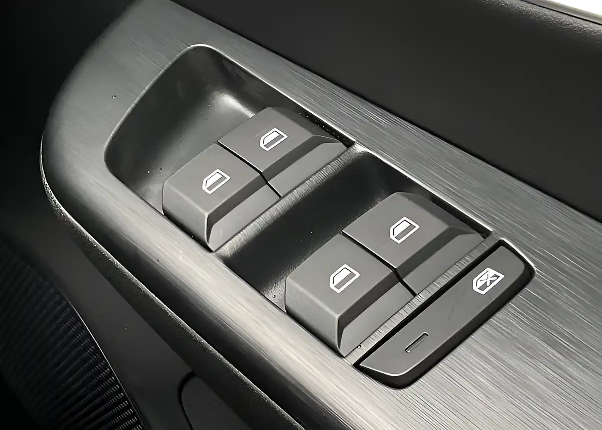 Used MG ZS Trophy White - Interior and Exterior details 16