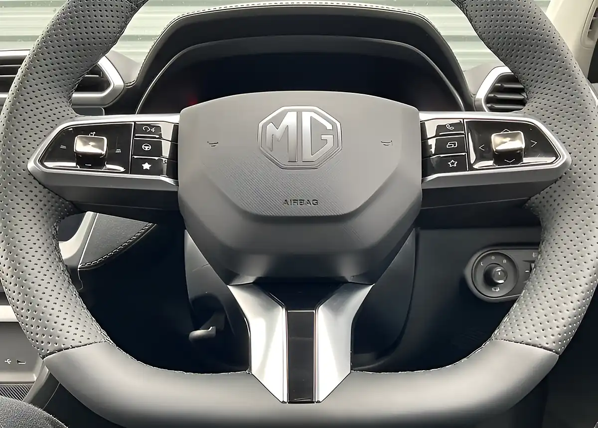 Used MG ZS Trophy White - Interior and Exterior details 19