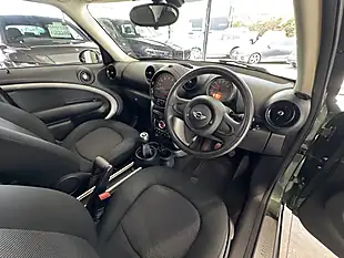 Used MINI Countryman Cooper Jungle Green - Interior and Exterior details 11