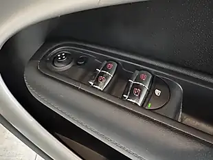 Used MINI Countryman Cooper Jungle Green - Interior and Exterior details 12